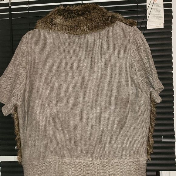 Bisou Bisou Sweater  - Picture 5 of 7